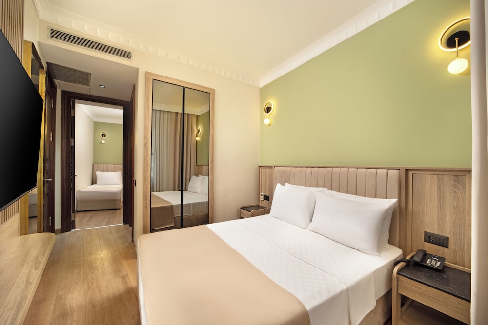 FAMILY CONNECTION ROOM WITH BALCONY photo 1