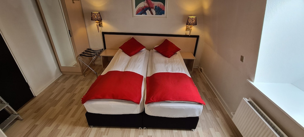 Standard Double Room, Small Bathroom, note stairs to the floor photo 3