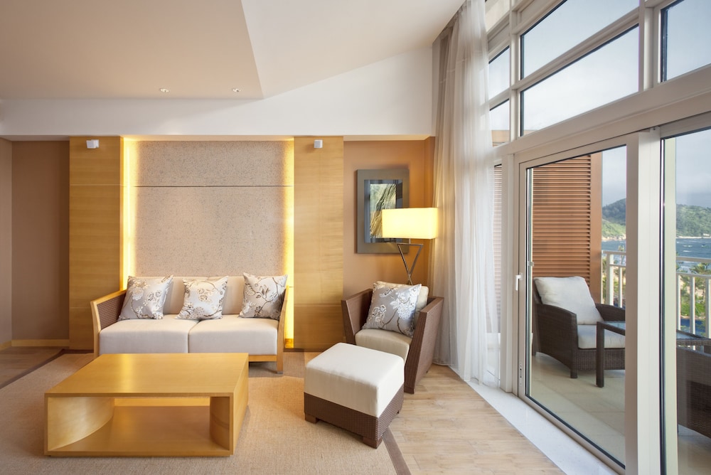 Grand Room, 1 King Bed, Balcony