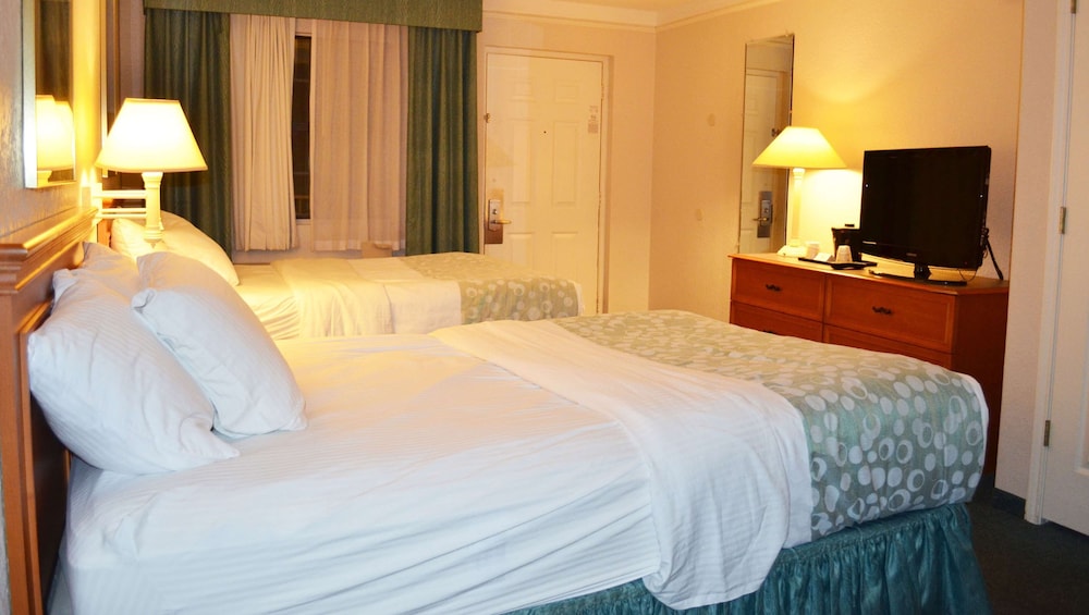 Room, 2 Double Beds, Smoking photo 3