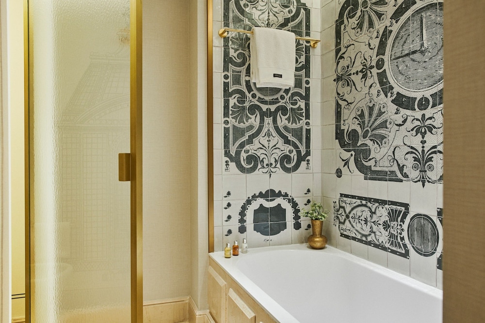 Suite, 1 Bedroom thumbnail 5