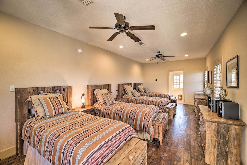 House (6 Bedrooms) photo 1