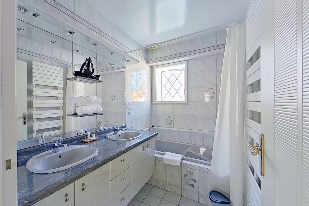 Classic Double Room - Photo 11