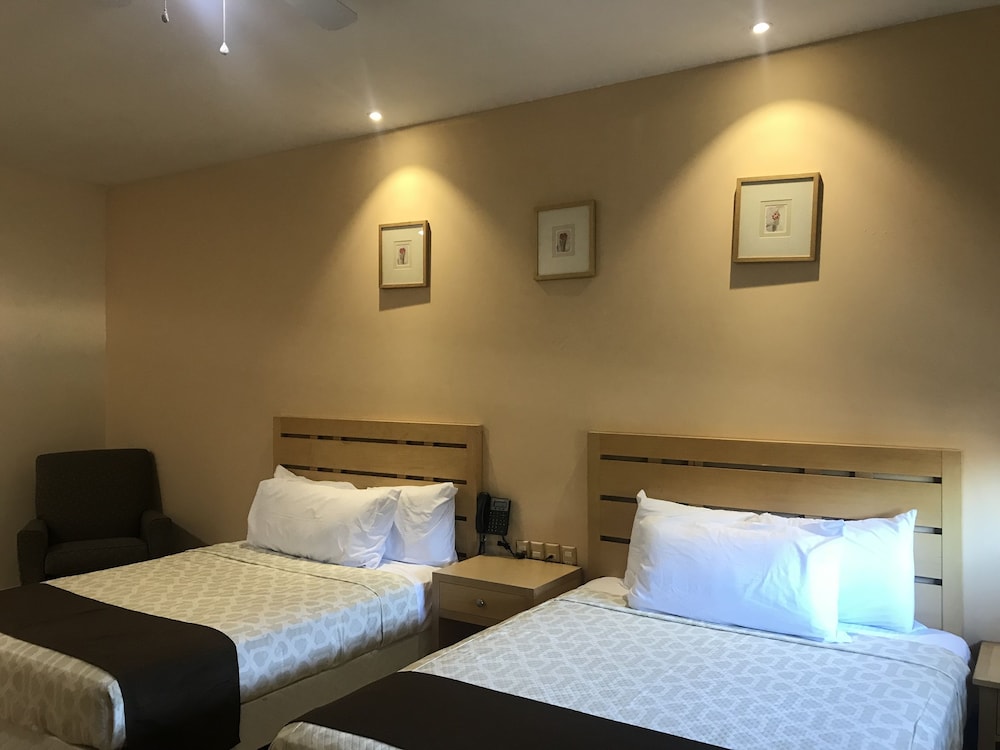 Double Room, 1 Queen Bed photo 1