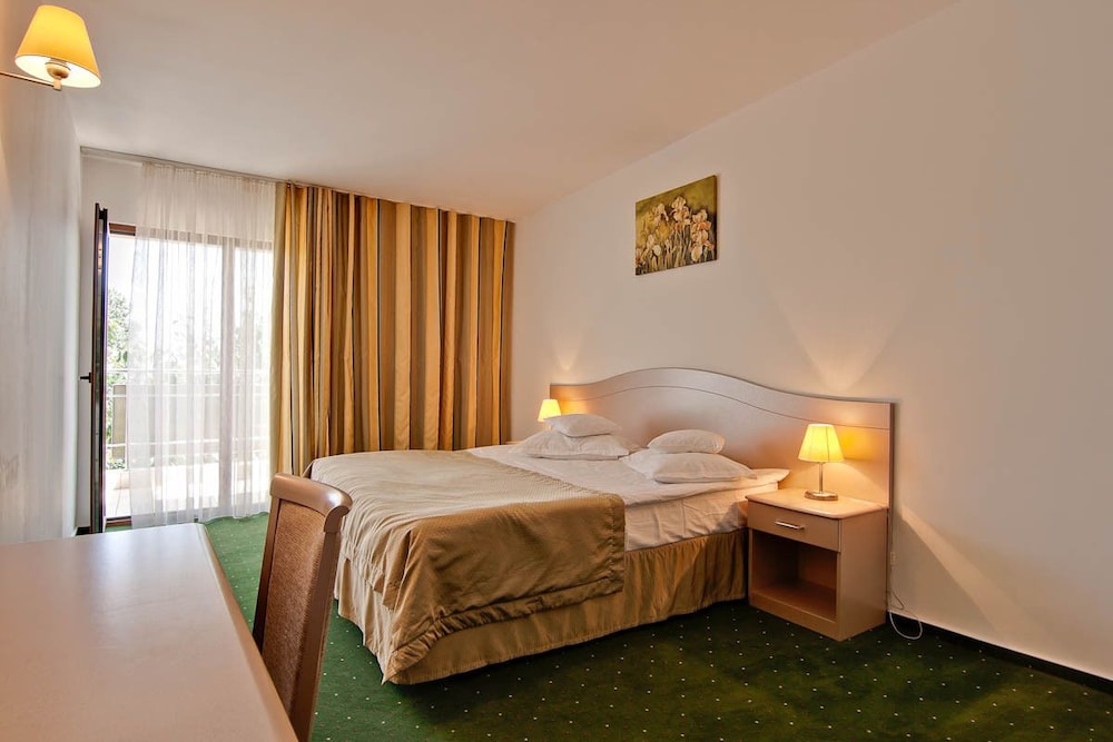 Standard Double or Twin Room photo 3
