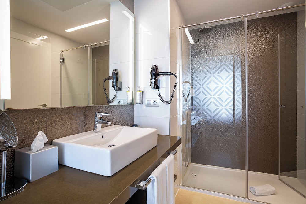 Premium Double Room, Jetted Tub, Oceanfront - Photo 7