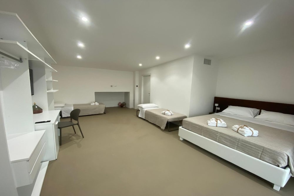 Family Room, Multiple Bedrooms (Agricola Chiani 4 Relax&Pool near the)
