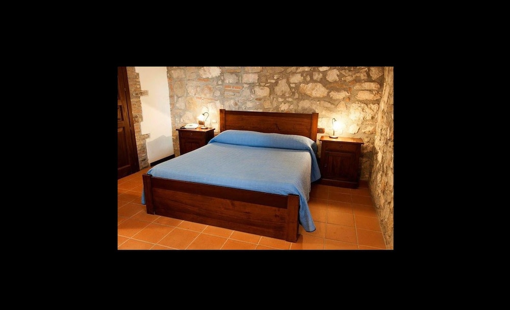Triple Room, 1 Bedroom photo 2