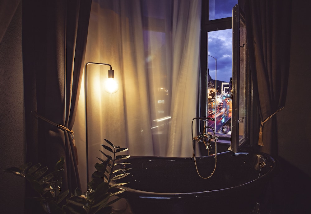 Deluxe Suite, Hot Tub - Photo 6