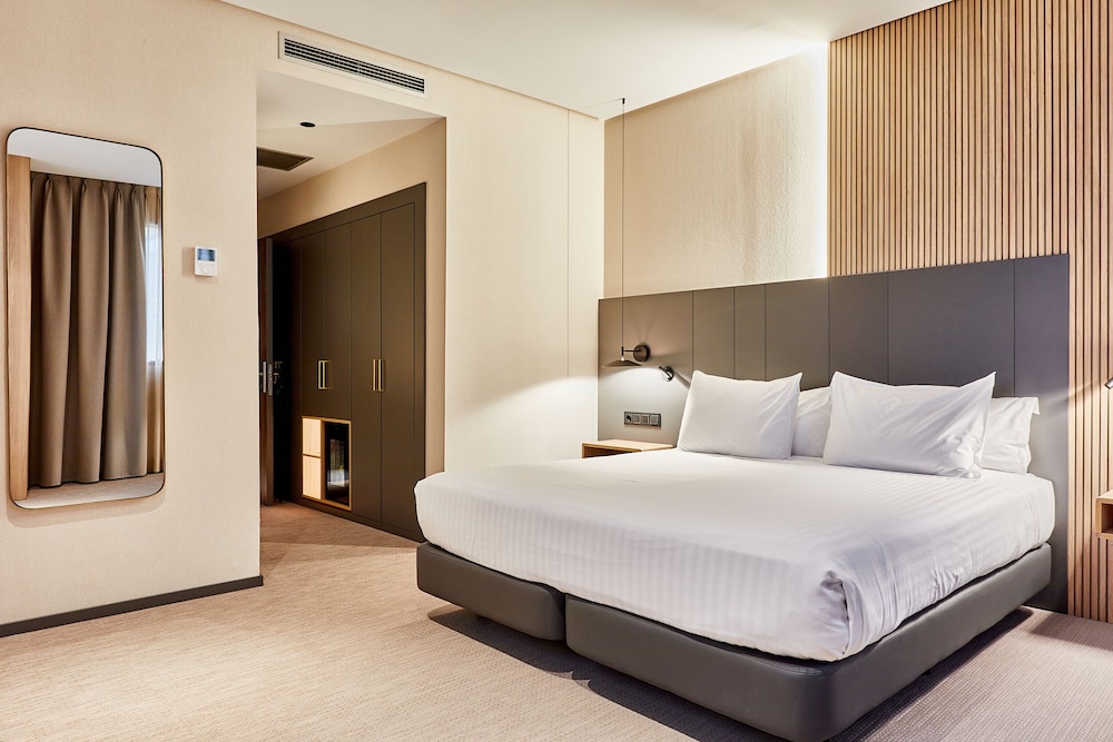 Deluxe Double Room (Silken Club) - Photo 3