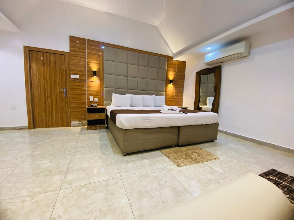 Economy Penthouse photo 3