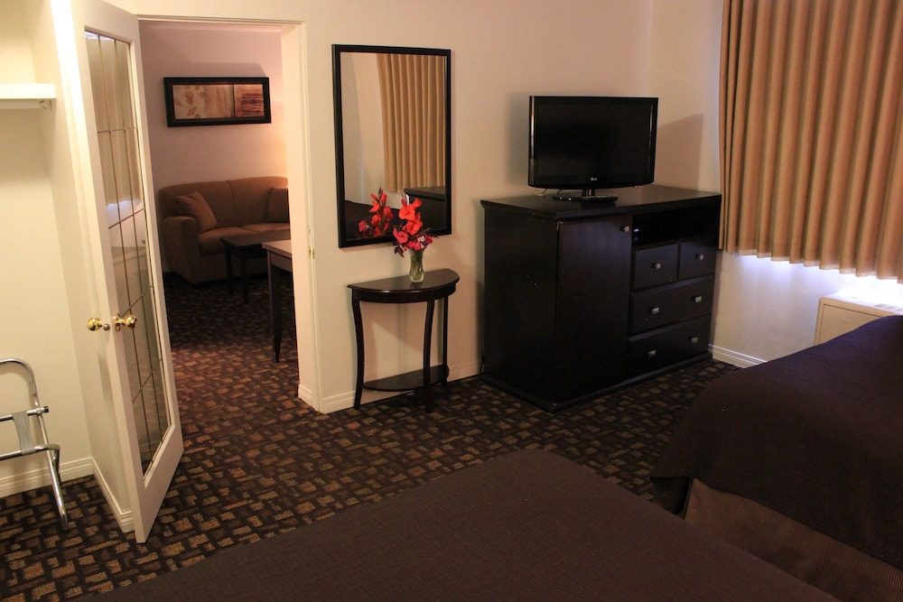 Superior Suite, 1 King Bed - Photo 2
