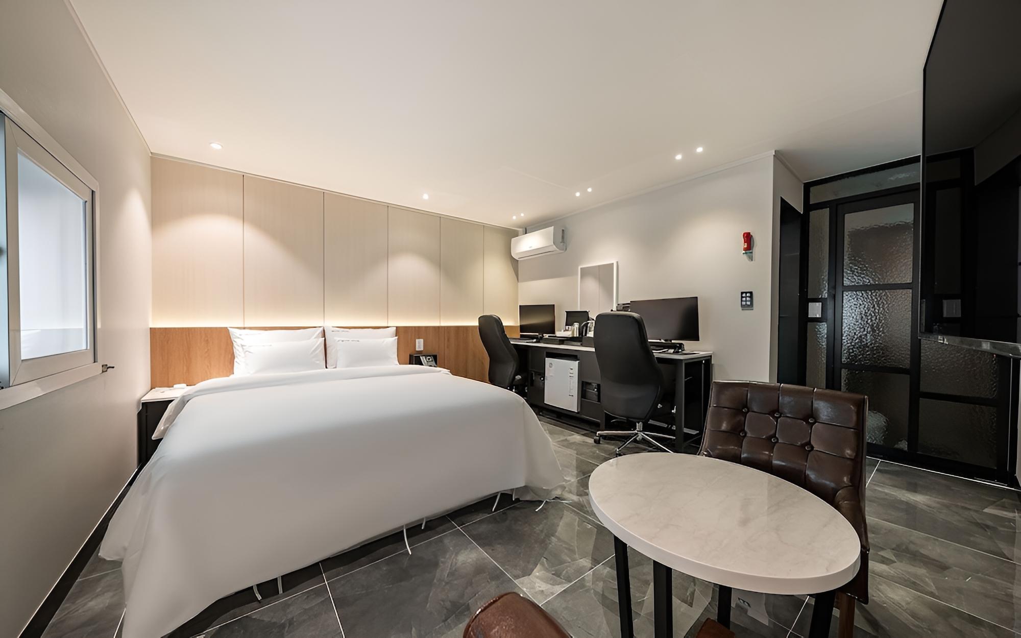 Room (Couple PC Room (Smart TV 2PC Netflix)) - Photo 7