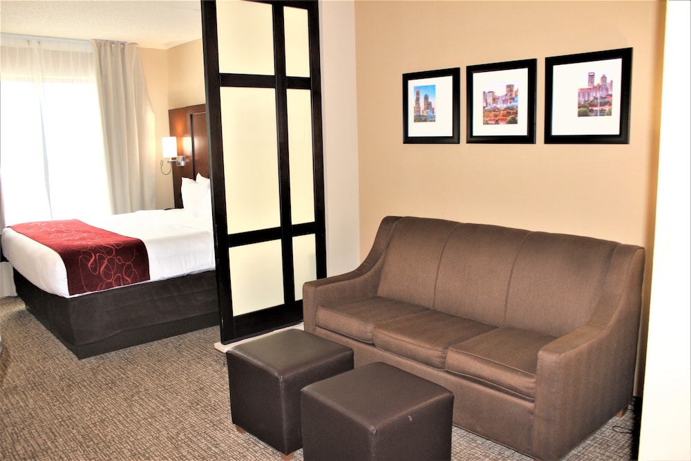 Suite, 1 King Bed with Sofa bed, Non Smoking - Photo 5