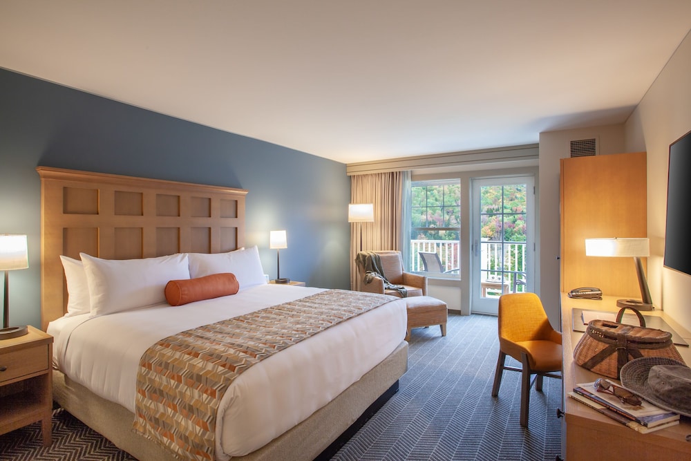 Standard Room, 1 King Bed, Mountain View (Premium King Room) photo 2