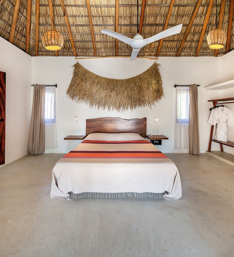 Honeymoon Room, 1 King Bed, Hot Tub, Beach View