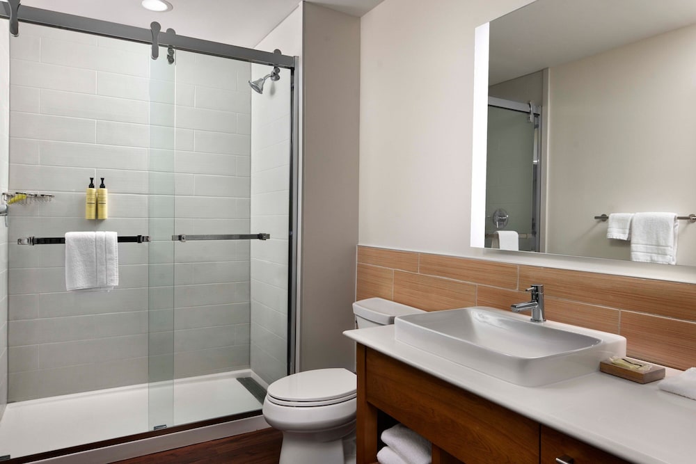 Suite, 1 Bedroom - Photo 6