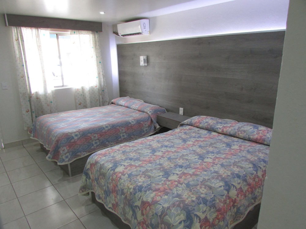 Standard Quadruple Room, 2 Double Beds photo 1