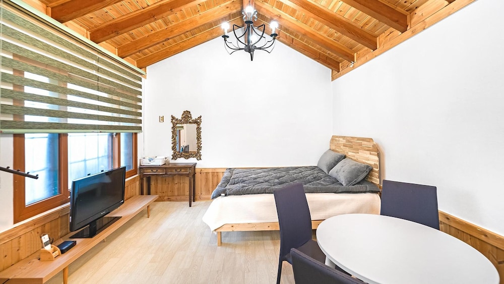 Basic Room, 1 Bedroom (102(PET)) - Photo 2