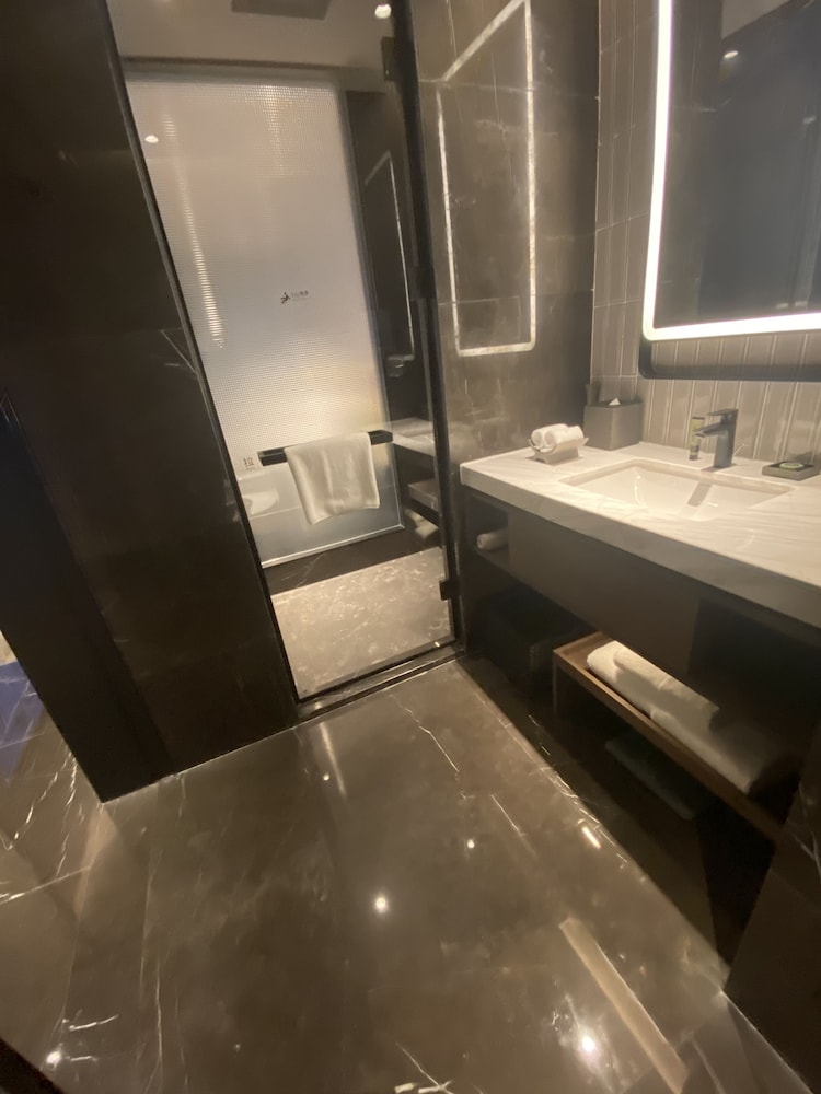 Room, 2 Twin Beds, City View - Photo 4