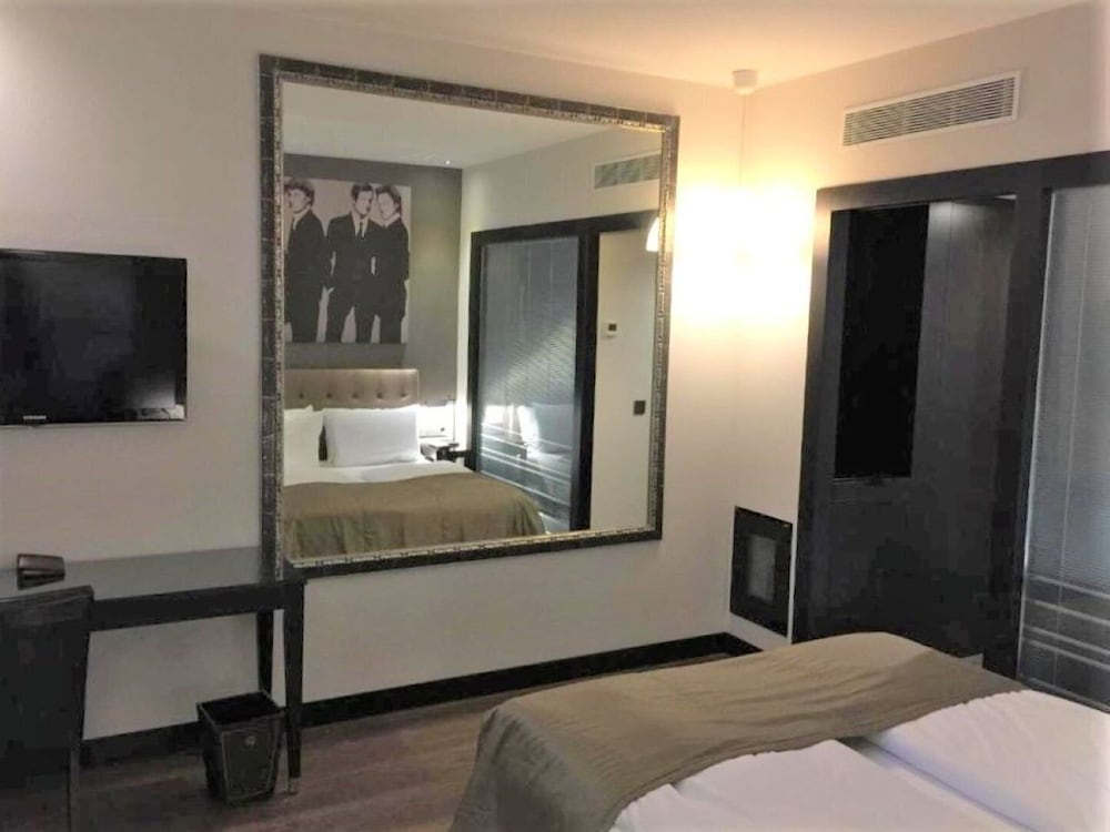 Low Budget Quadruple Rooms (in the basement) photo 2
