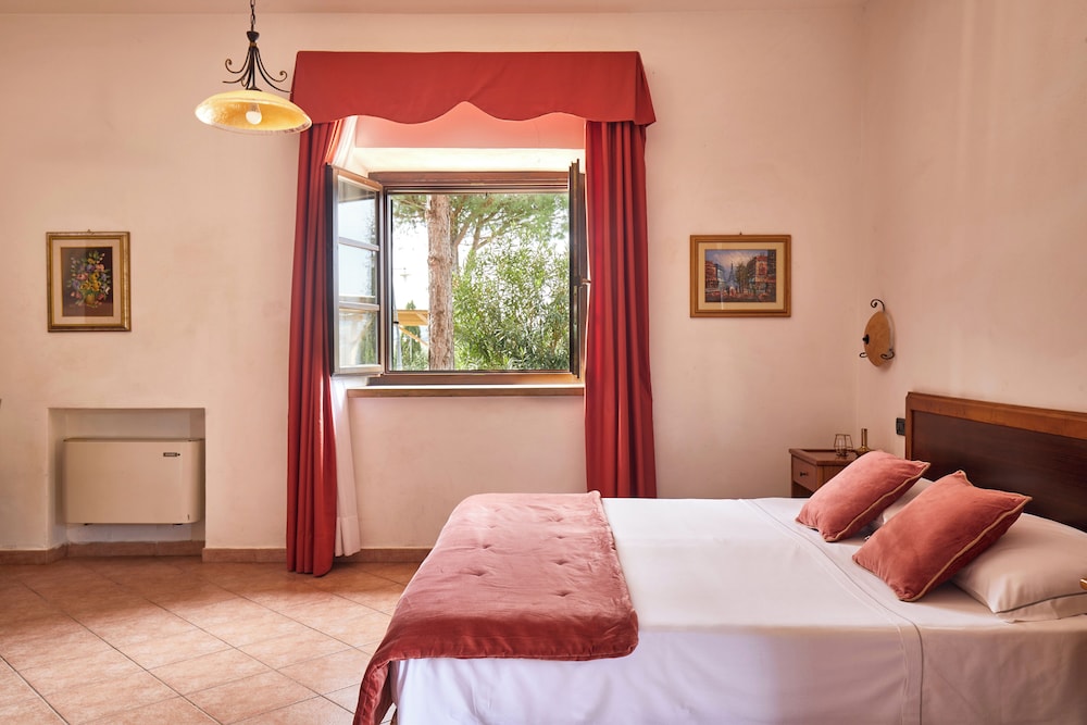 Superior Quadruple Room - Photo 7