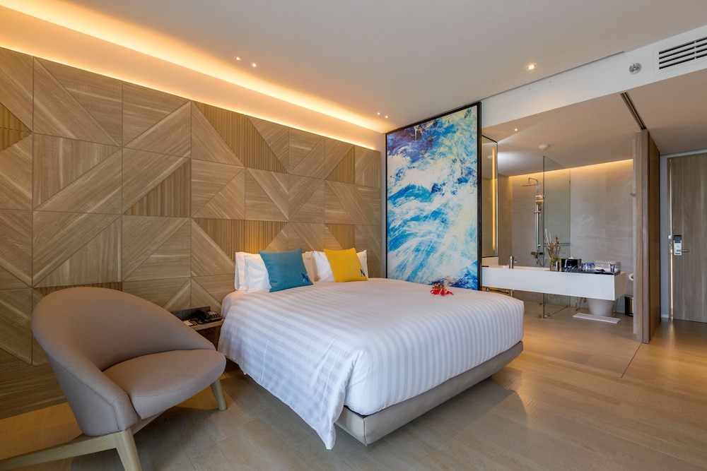 Deluxe Room, Pool View