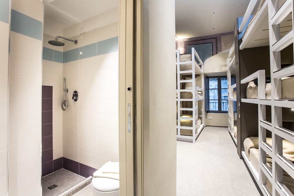 Comfort Shared Dormitory, Ensuite photo 3
