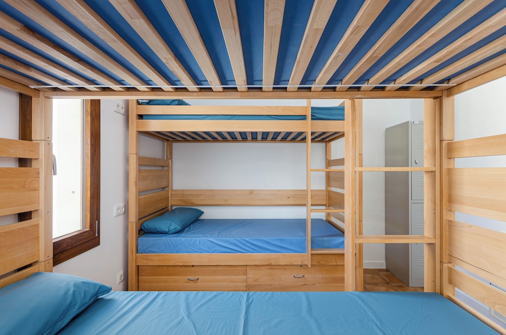 Dormitorio compartido de la ciudad, baño compartido (1 cama en un dormitorio de 6 camas)