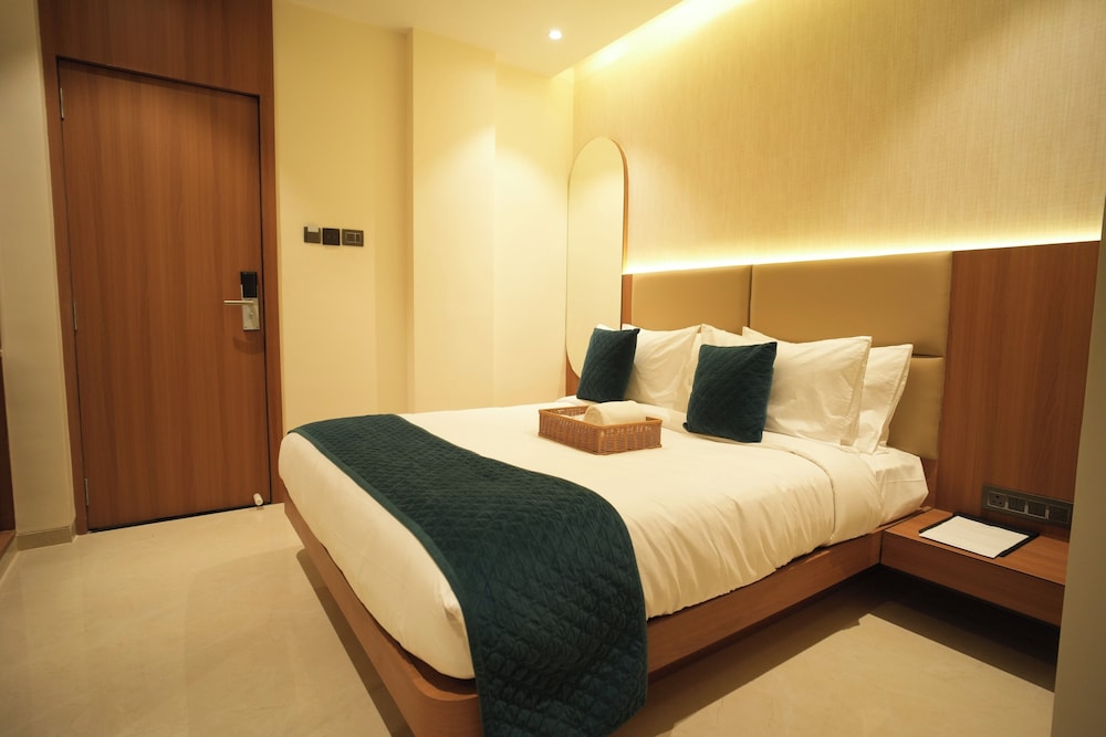 Standard Double Room, City View