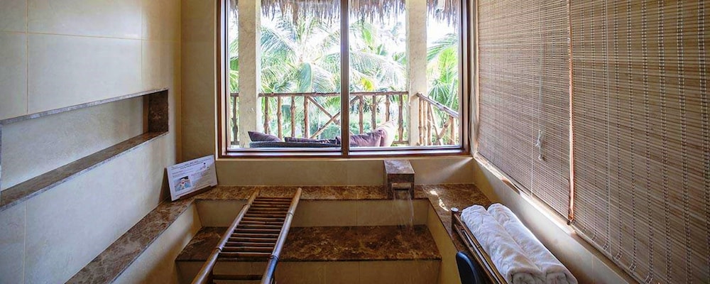 Bungalow Garden View Double/Twin Room thumbnail 5