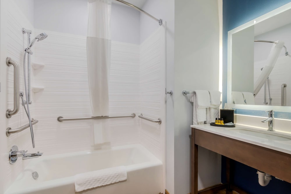 Standard Room, 2 Queen Beds, Accessible, Refrigerator (Walk-in Shower)