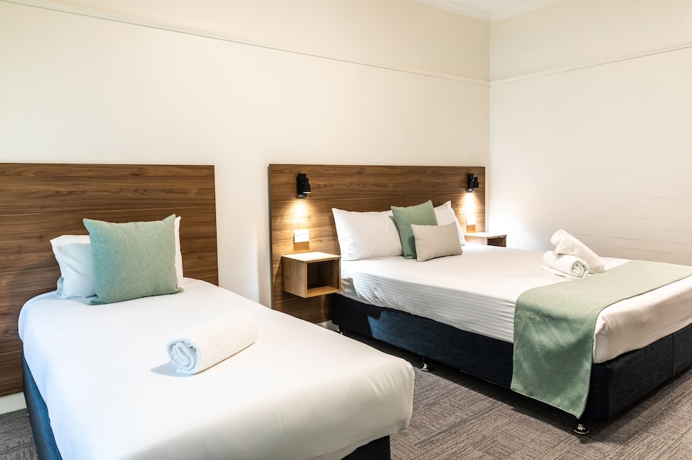 Queen + Single Room with Ensuite