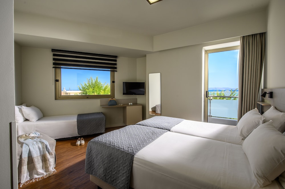 Triple Room, Sea View - Photo 1
