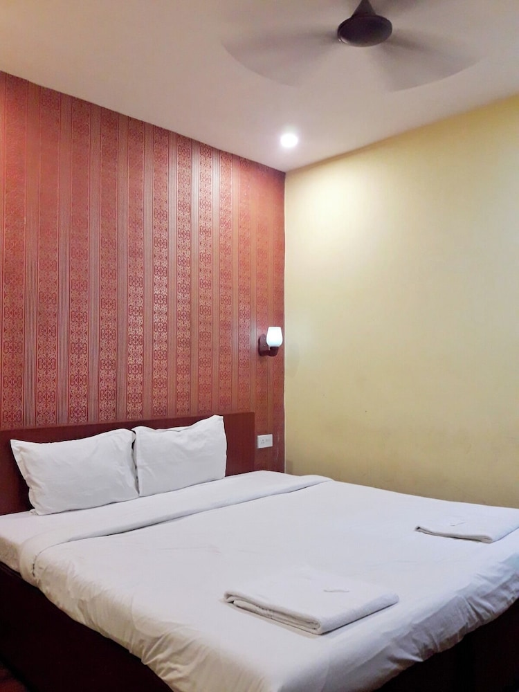 Economy King Bed Room