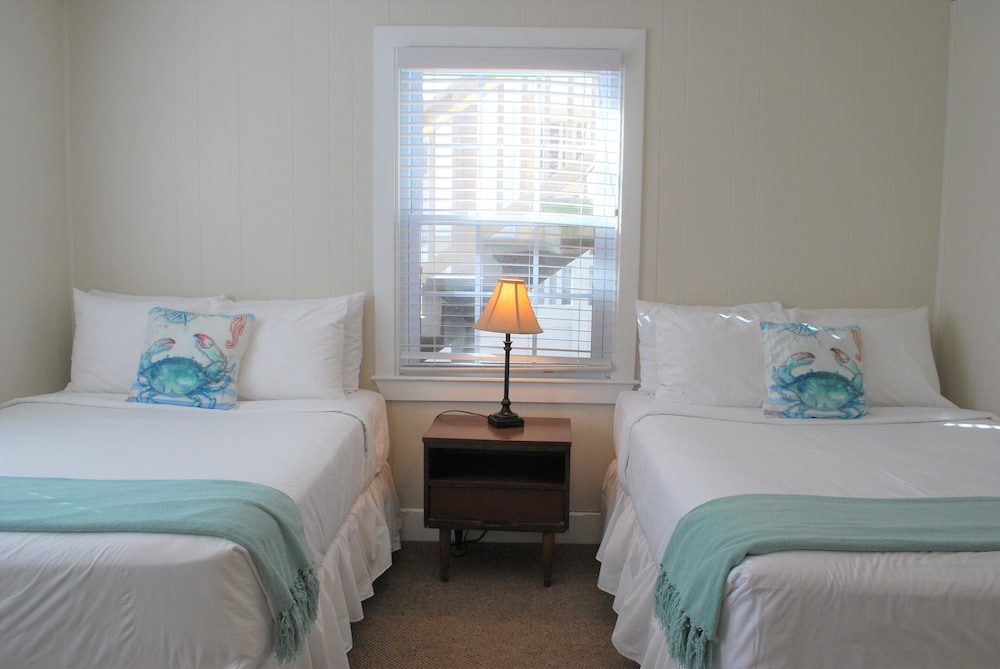 Lodge Building 2 Bedroom, 3 Double Beds, Non-Ocean Front
