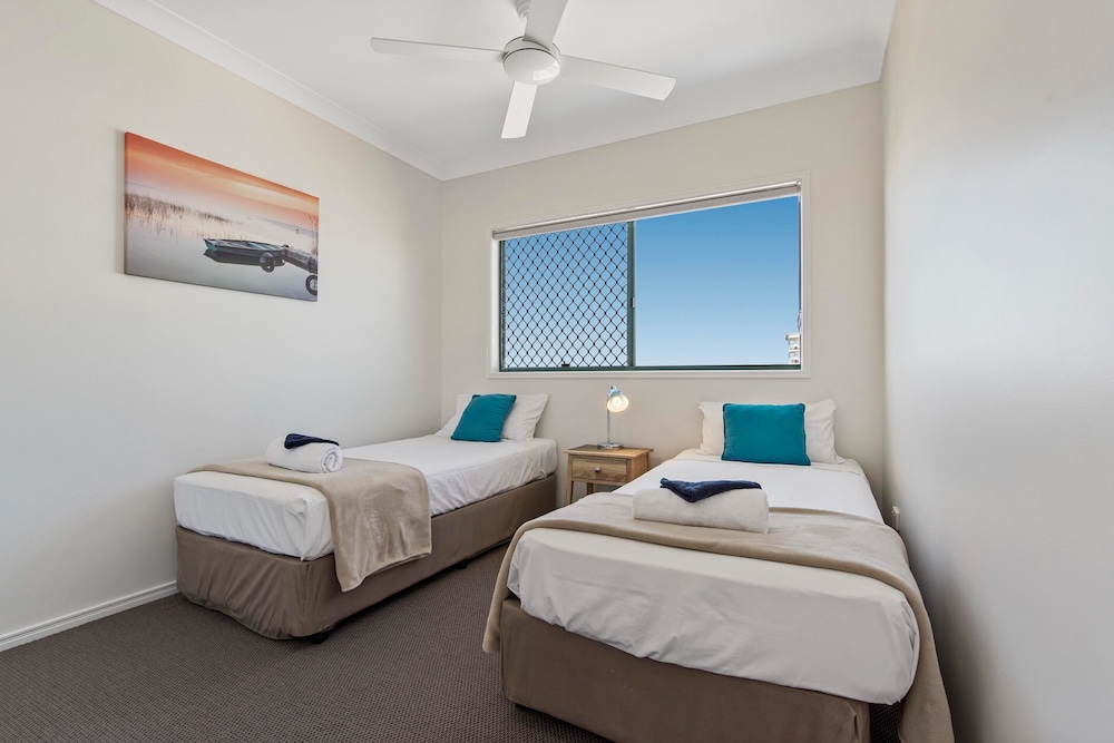 Family Apartment, 3 Bedrooms, Beachside photo 2