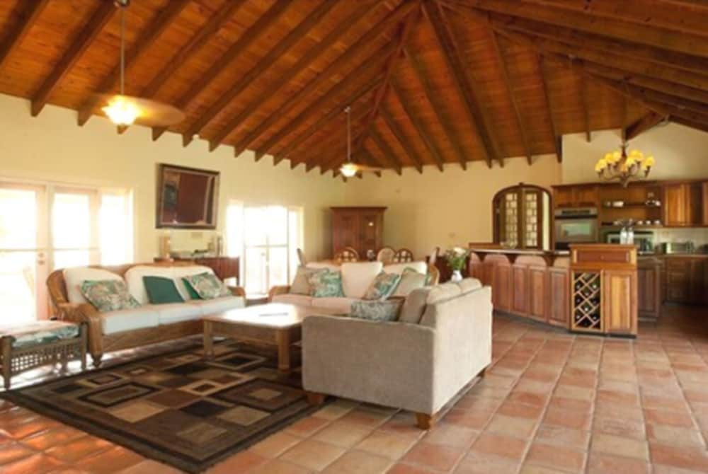 4 Bedroom Villa