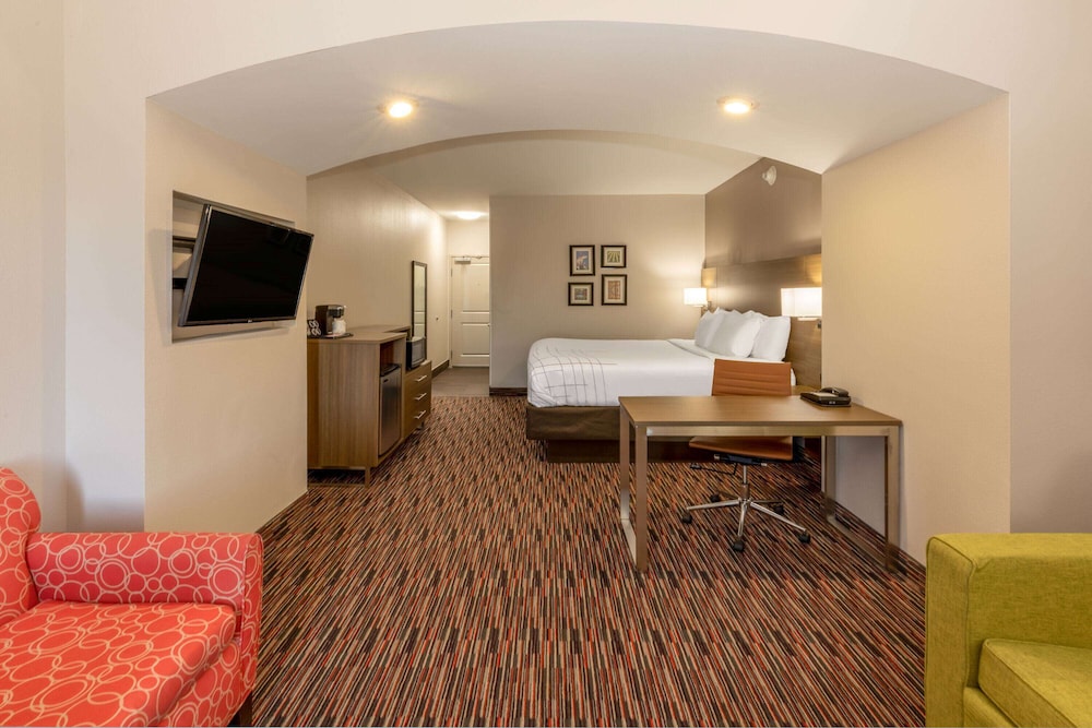 Deluxe Room, 1 King Bed, Non Smoking (Deluxe Executive Room) photo 3