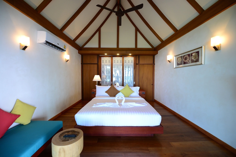 Deluxe Villa King Bed photo 2