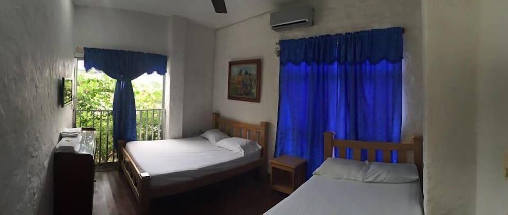 Quadruple Room (With Fan) photo 3