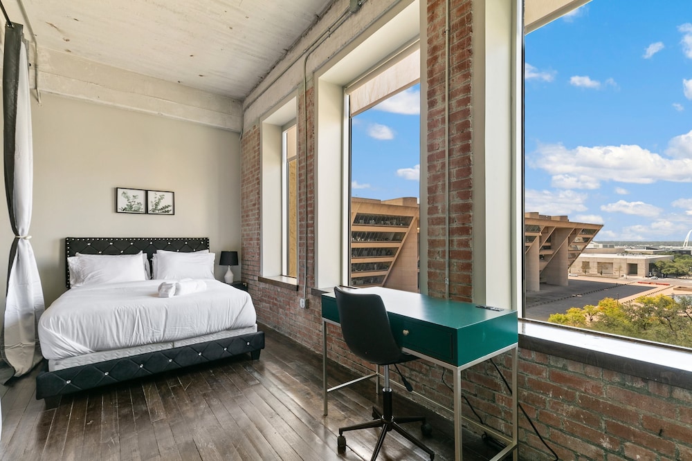 Signature Loft, 3 Bedrooms, 2 Bathrooms, City View - Photo 8