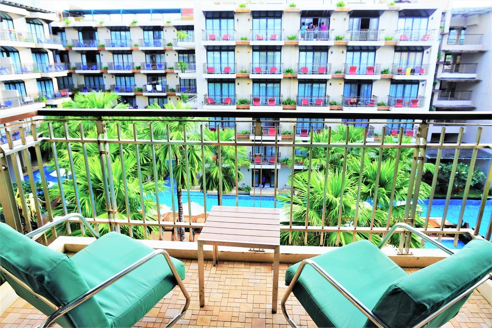 Deluxe Double or Twin Room, Pool View - Photo 4
