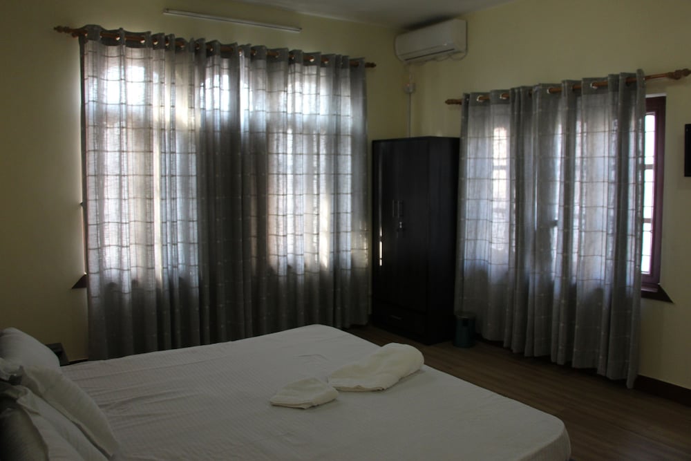 Deluxe Double Room, 1 Queen Bed, Bathtub, Valley View photo 3