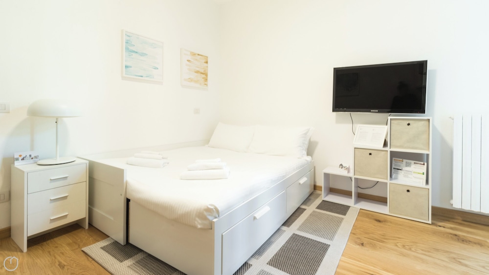 Studio (1 Bedroom)