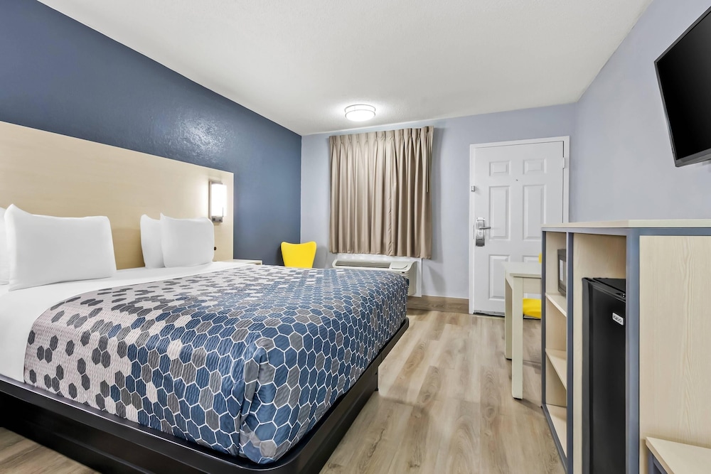 Standard Room, 1 Queen Bed - Photo 3