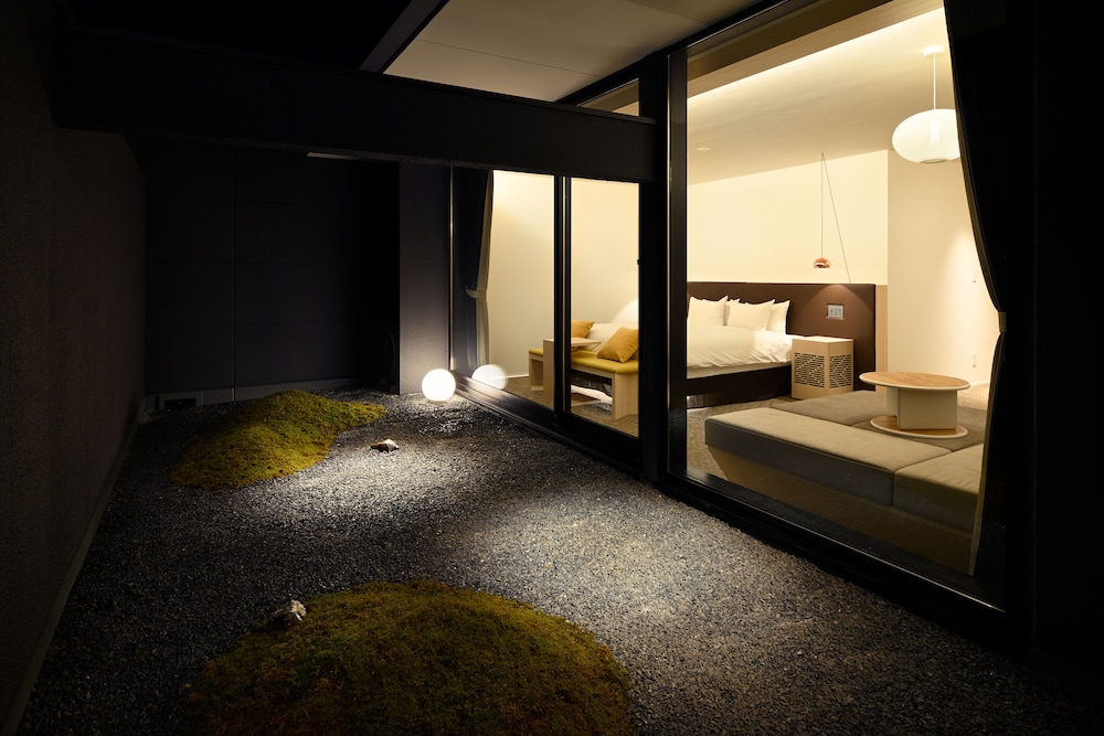 Suite Room - Photo 2