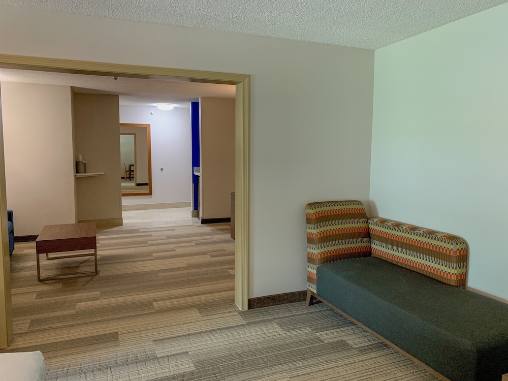 Suite, Multiple Beds (Top Floor) - Photo 3