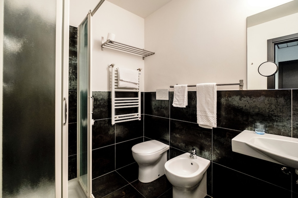 Double Room Single Use - Photo 9