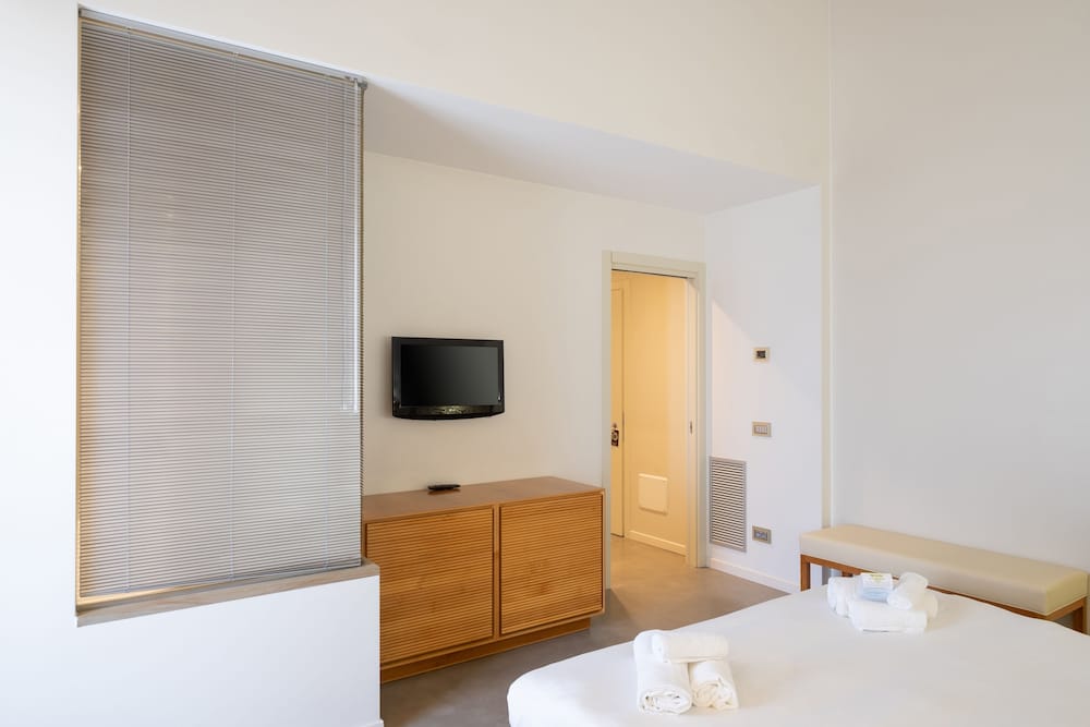 Exclusive Suite, Hot Tub - Photo 3